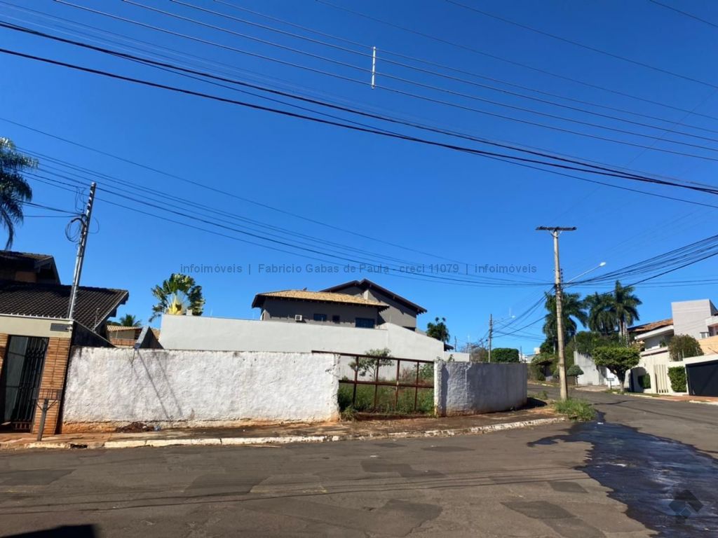 Terreno no Chácara Cachoeira de esquina